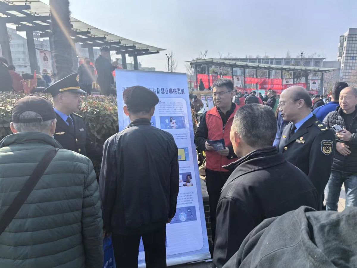 开封市顺河回族区开展3·15国际消费者权益日举报辟谣宣传活动
