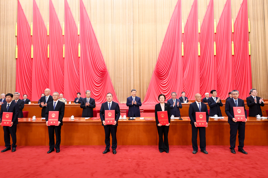 习近平出席国家科学技术奖励大会两院院士大会中国科协第十一次全国代表大会并发表重要讲话