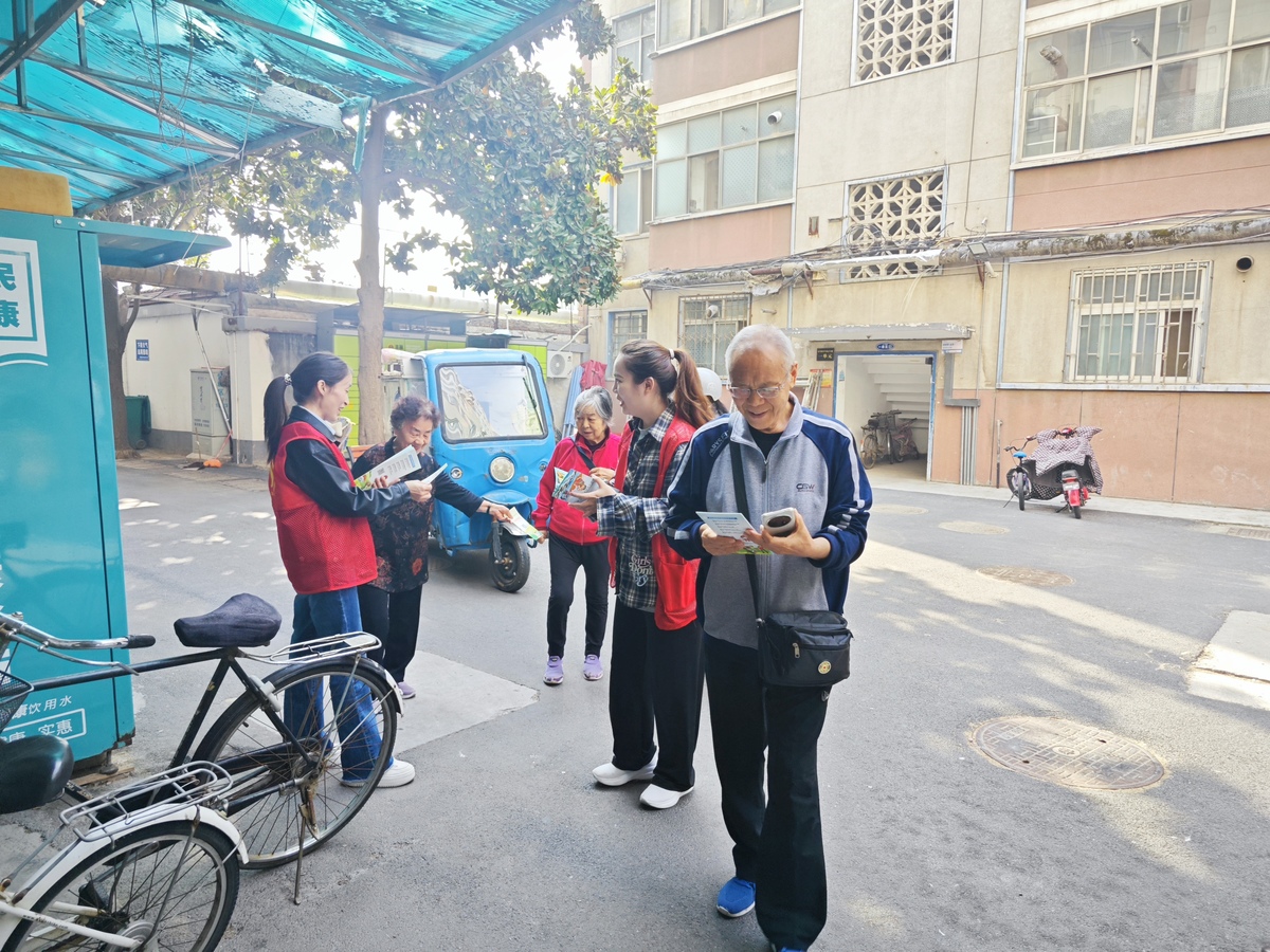 郑州金水人民路街道开展反诈谣言宣传活动
