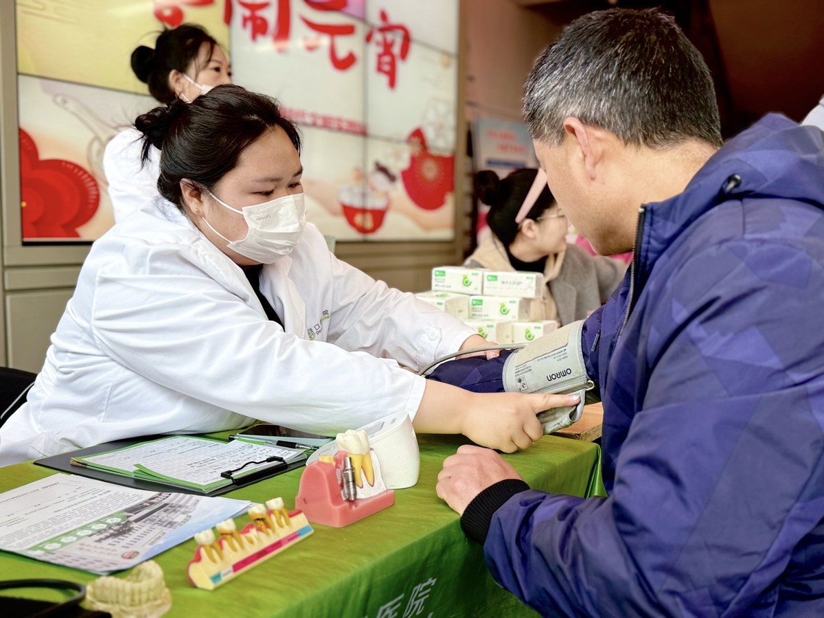 郑州上街区开展“暖情元宵节  辟谣反诈护平安”主题宣传活动