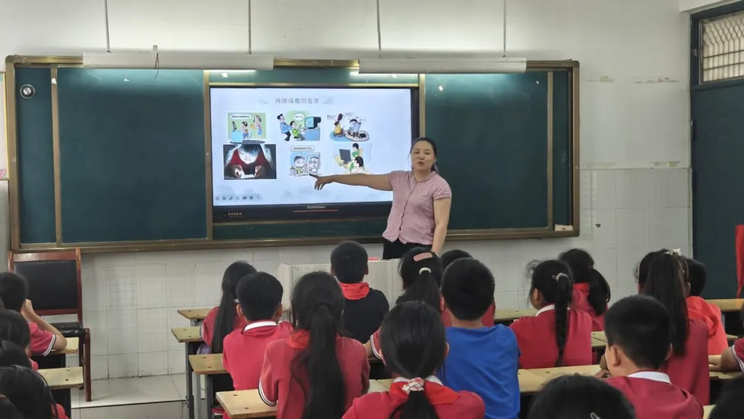 开封开展“心理赋能 活出自我”主题网络辟谣宣传活动