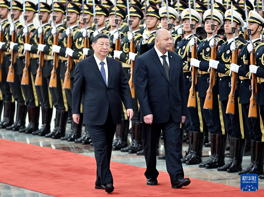 习近平会见汤加国王图普六世