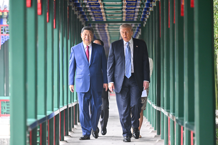习近平同美国总统特朗普在中南海小范围会晤