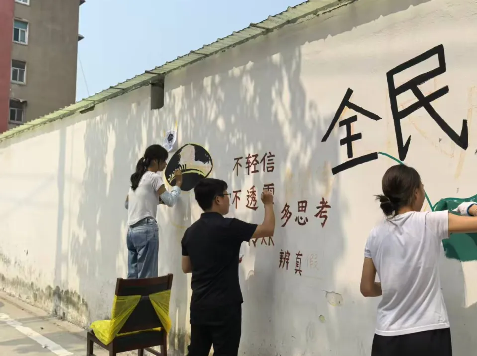 漯河：网络辟谣宣传进社区 筑牢“一老一少”网络防线
