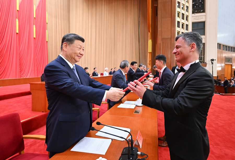 习近平出席国家科学技术奖励大会两院院士大会中国科协第十一次全国代表大会并发表重要讲话