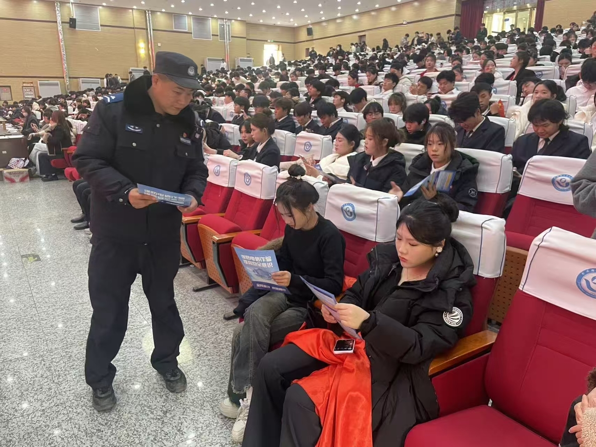 郑州新郑市网信、公安、融媒体联动深化开展“网络反诈”宣传主题活动