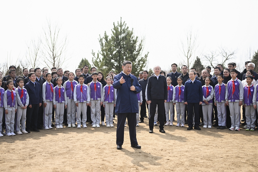 习近平在参加首都义务植树活动时强调 为山川大地增添锦绣 让中国式现代化底色更加亮丽