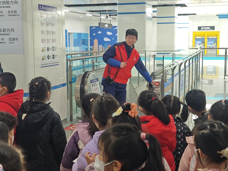 郑州惠济区委网信办积极开展 “关爱一老一小”网络辟谣宣传活动