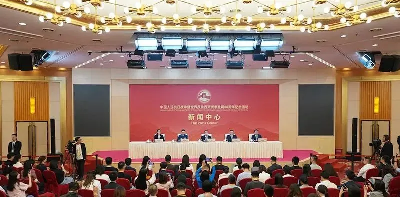 9月3日晚，在人民大会堂举办文艺晚会