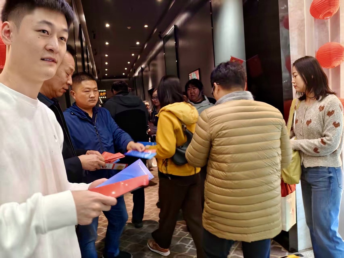 郑州市委网信办走进影院深入推动“网络辟谣进影院”主题宣传活动 