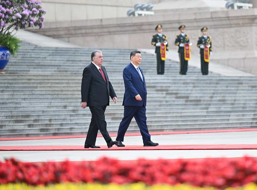 习近平同塔吉克斯坦总统拉赫蒙会谈