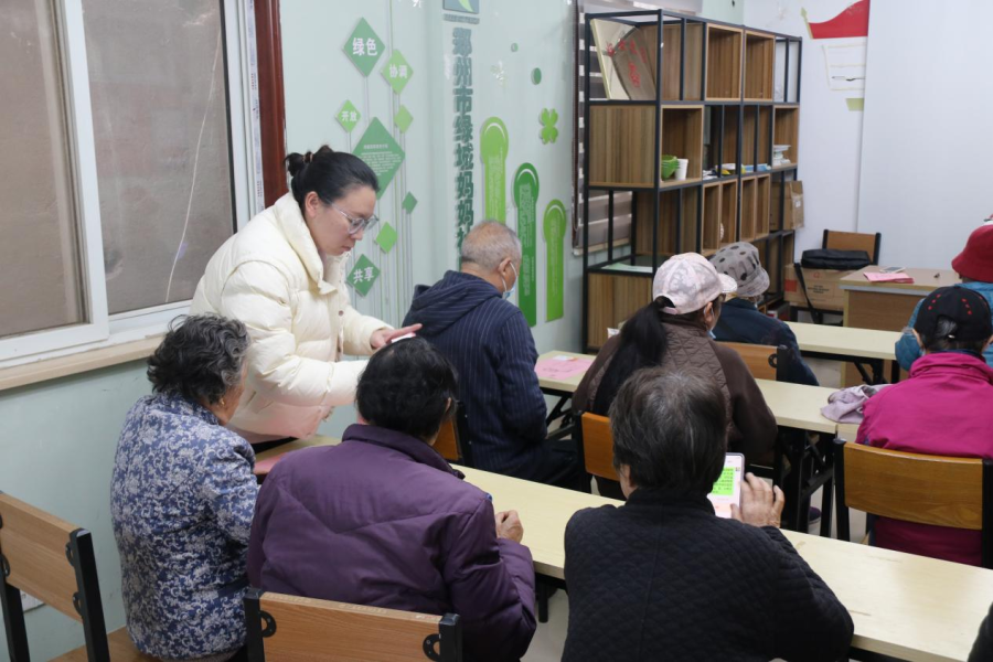 郑州金水区开设金融知识课堂为社区老年人送辟谣科普