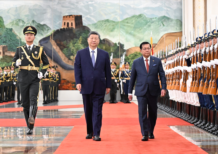 习近平同缅甸总统敏昂莱会谈