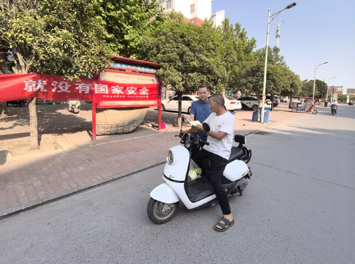 中站区委网信办开展网络辟谣进社区宣传活动