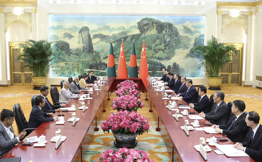 习近平会见孟加拉国临时政府首席顾问尤努斯