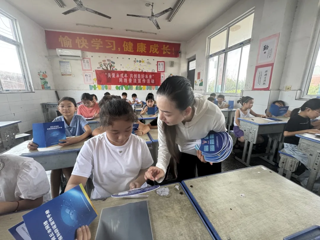 商丘开展“清朗一夏”网络举报和网络辟谣宣传活动