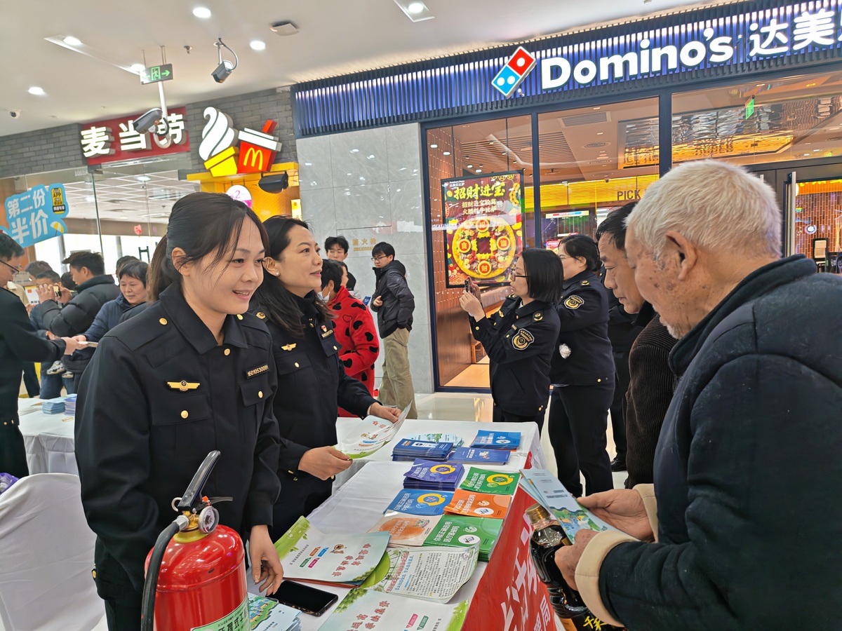 【e起辟谣 郑在进行】郑州惠济区开展以“守护夕阳红，护航养老钱”为主题的宣传活动