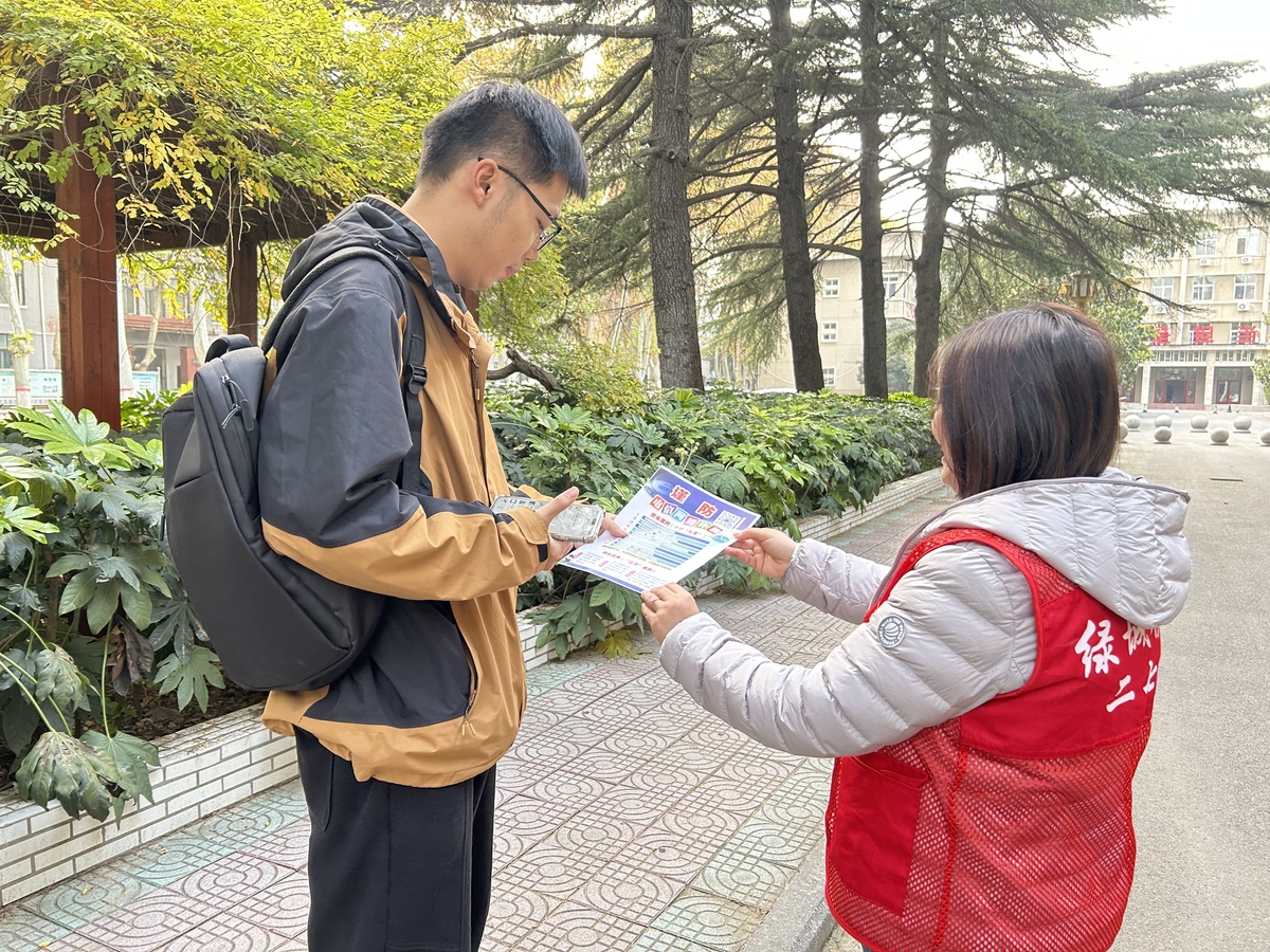 郑州二七区多个街道开展“网络防诈”主题宣传活动