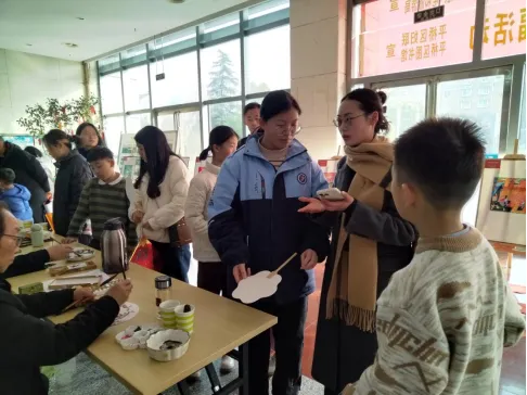 信阳开展“e起迎新春 辟谣不打烊”网络举报和辟谣宣传活动