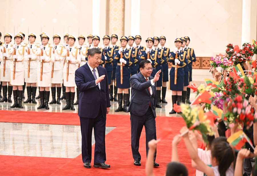 习近平同缅甸总统敏昂莱会谈