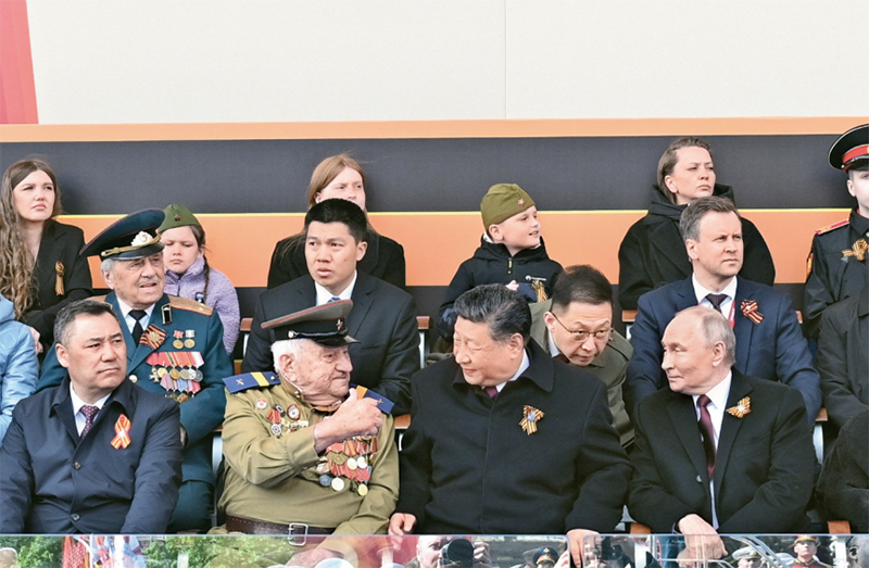 习近平：弘扬伟大抗战精神，向着中华民族伟大复兴的光辉彼岸奋勇前进