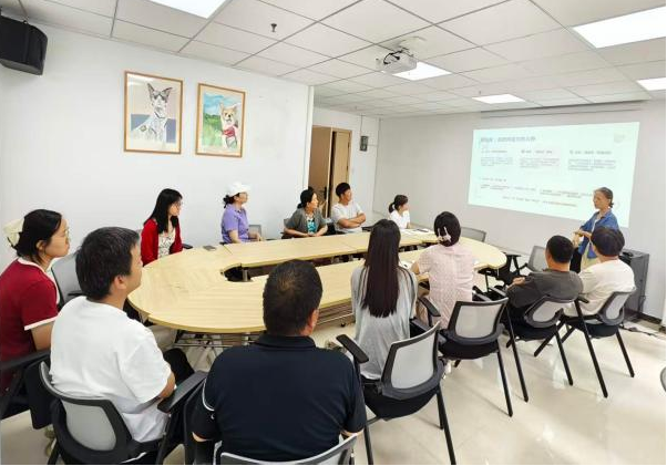 慧眼识谣护成长！中原区多阵地开展 暑期网络举报辟谣宣传