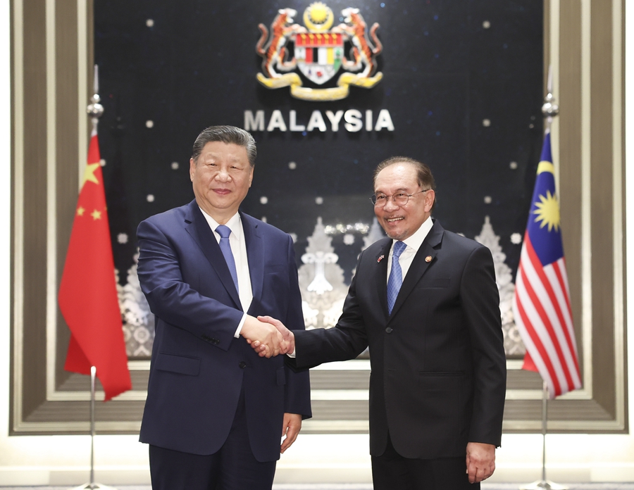 习近平同马来西亚总理安瓦尔举行会谈