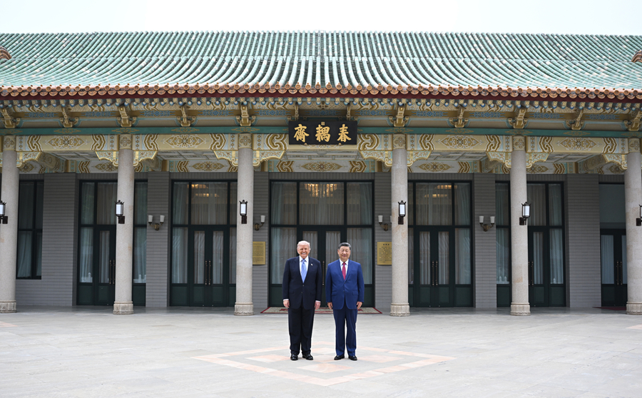习近平同美国总统特朗普在中南海小范围会晤