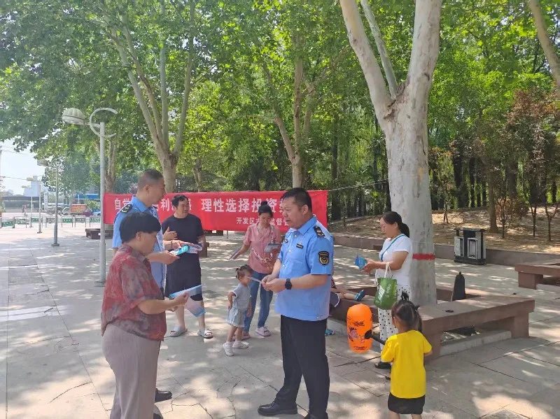 许昌：网络安全进校园 手抄报里学辟谣