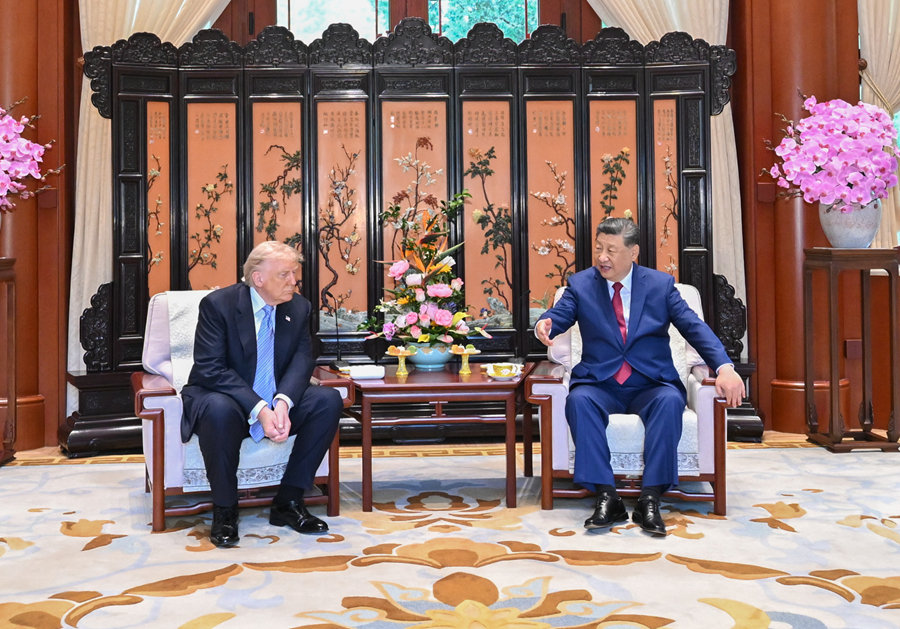 习近平同美国总统特朗普在中南海小范围会晤