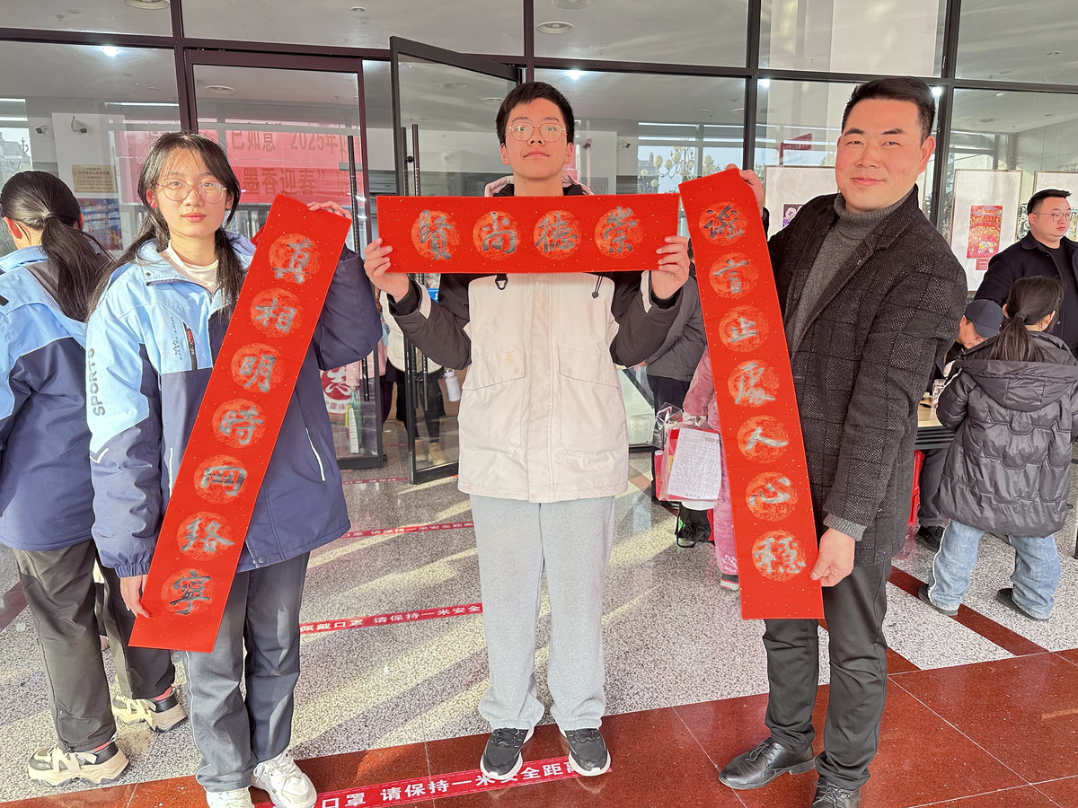 信阳开展“e起迎新春 辟谣不打烊”网络举报和辟谣宣传活动