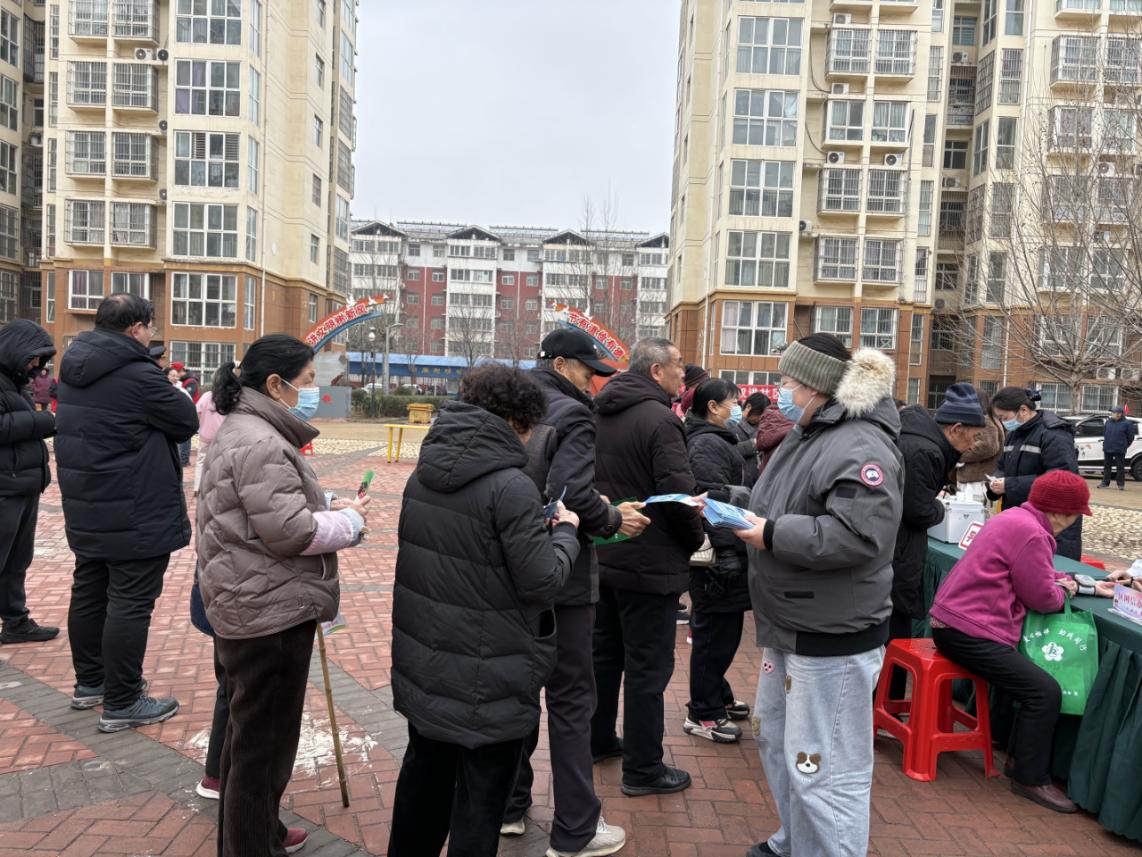 学雷锋・我行动｜淇滨区网信中心辟谣宣传进社区 共护清朗网络空间