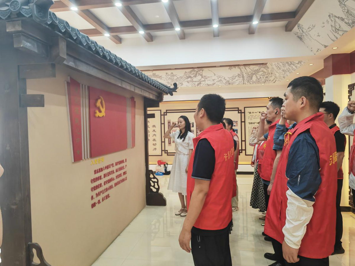 许昌市委网信办开展“庆七一·互联网举报辟谣”宣传活动