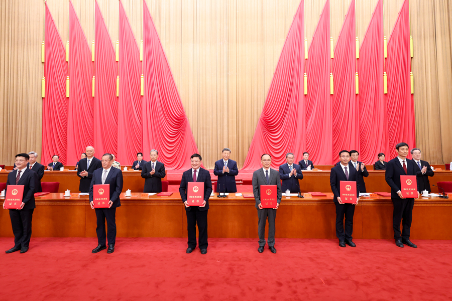 习近平出席国家科学技术奖励大会两院院士大会中国科协第十一次全国代表大会并发表重要讲话