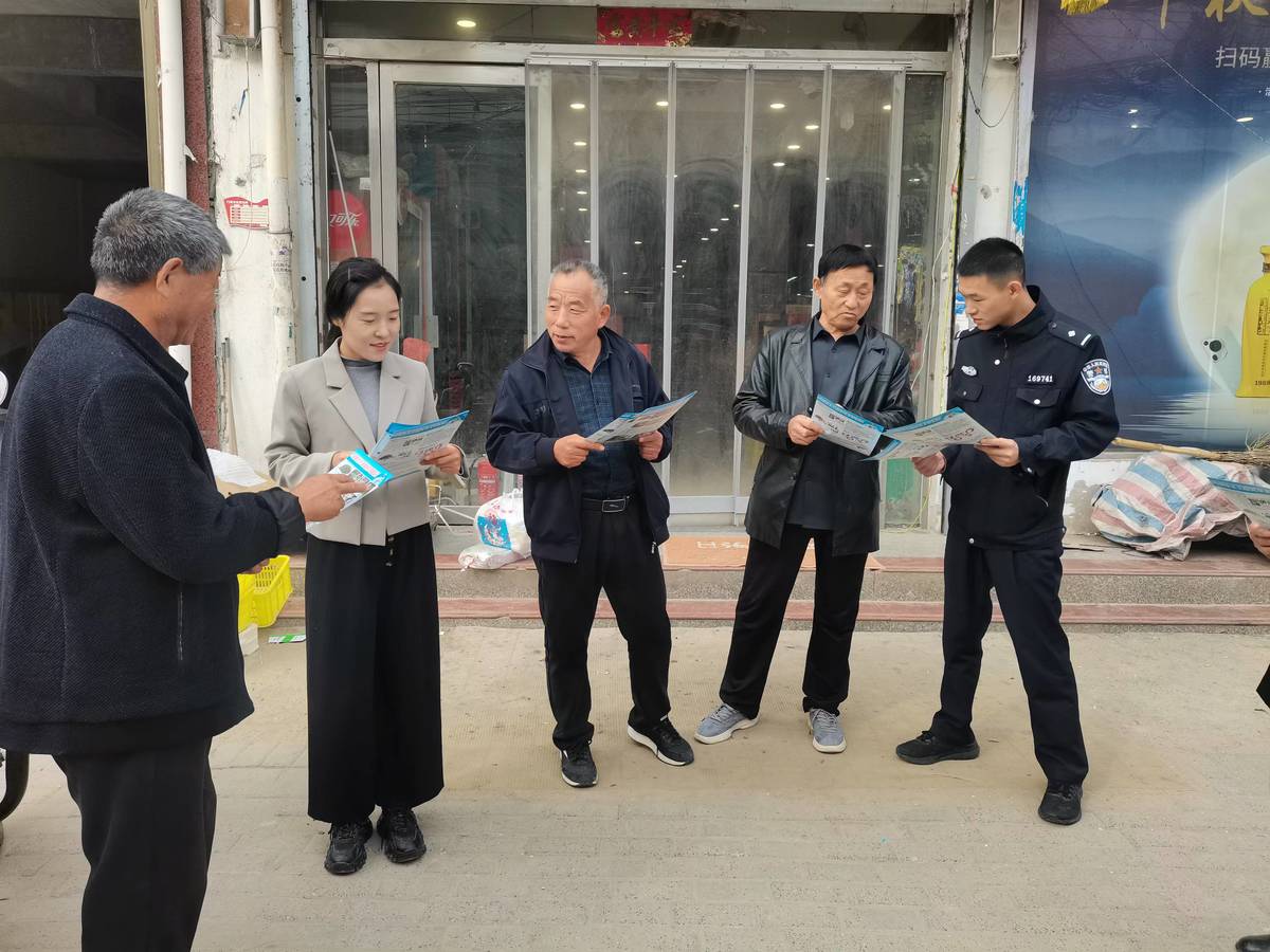 民权县委网信办开展“网络辟谣和反诈宣传进乡村”活动