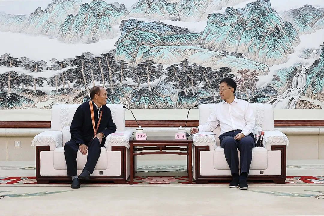 刘宁与我省“七一勋章”获得者和全国“两优一先”表彰对象代表座谈