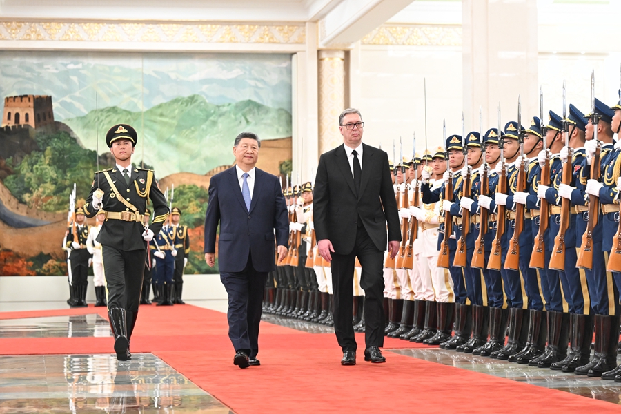 习近平同塞尔维亚总统武契奇会谈