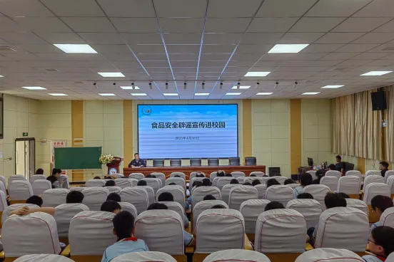 许昌组织多地开展网络辟谣宣传活动