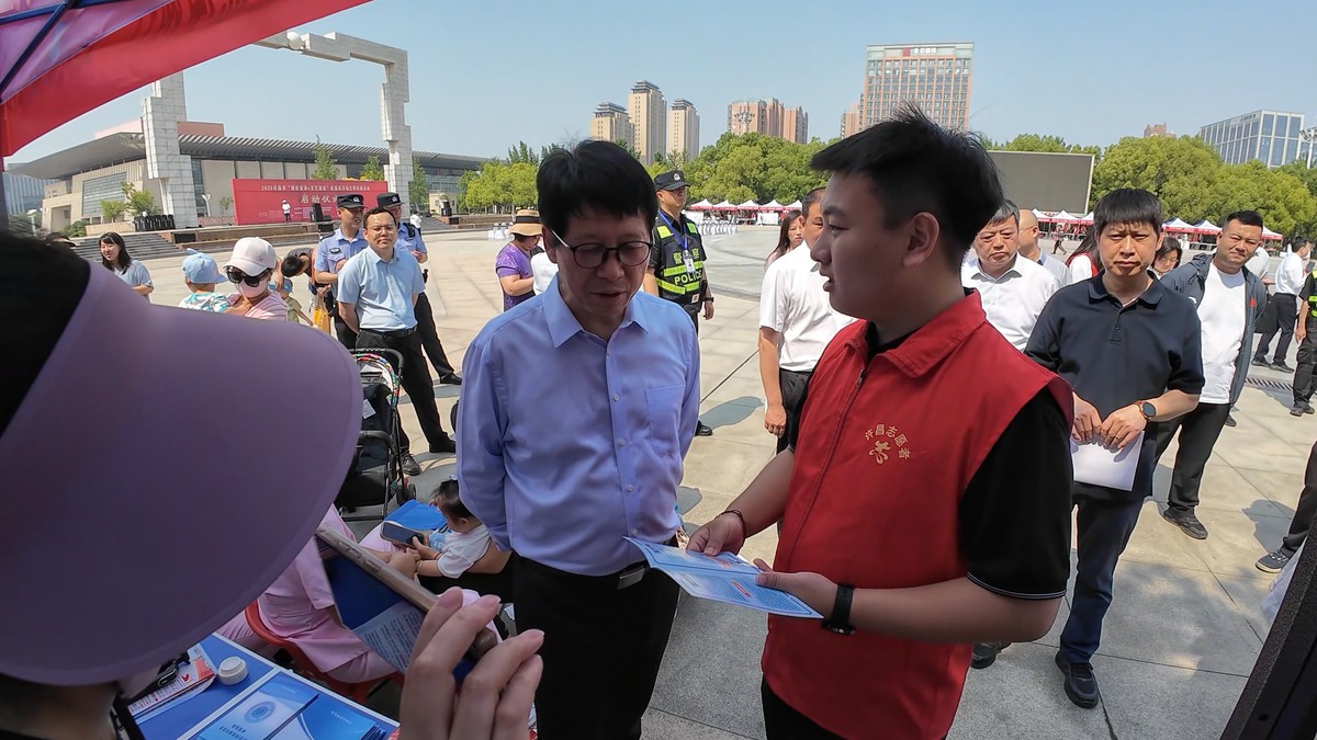 【e起护企 豫你同行】许昌市委网信办开展“网络普法护清朗 举报辟谣净网行”文明实践活动