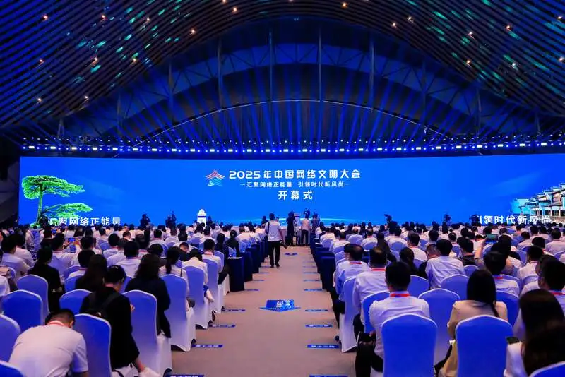 青年以网为媒，汇聚澎湃正能量